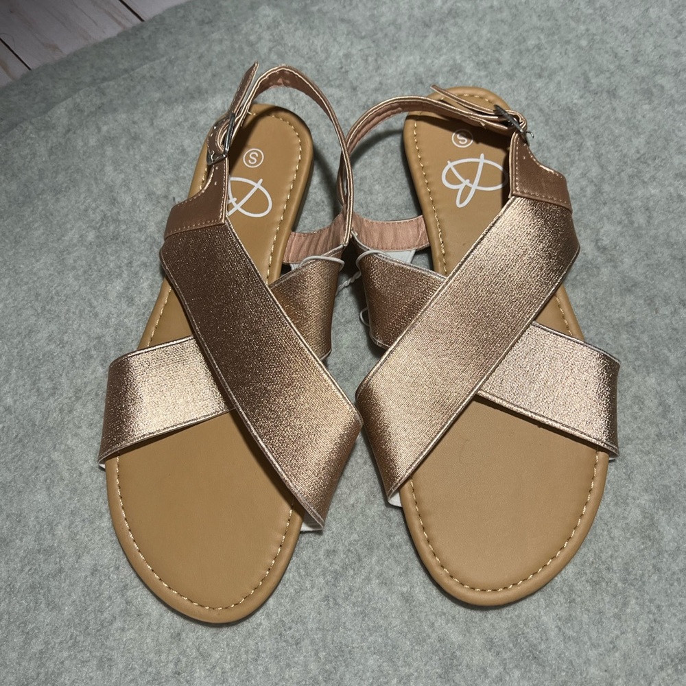 NEW!! Bobbie Brooks Women’s Rose Gold Sandals Size Small 5/6
